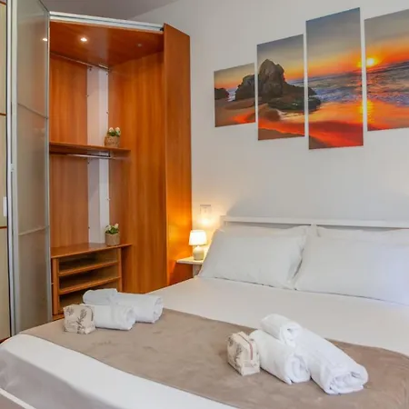 5 Min Dal Mare Centro Wi-fi & Balcone Διαμέρισμα